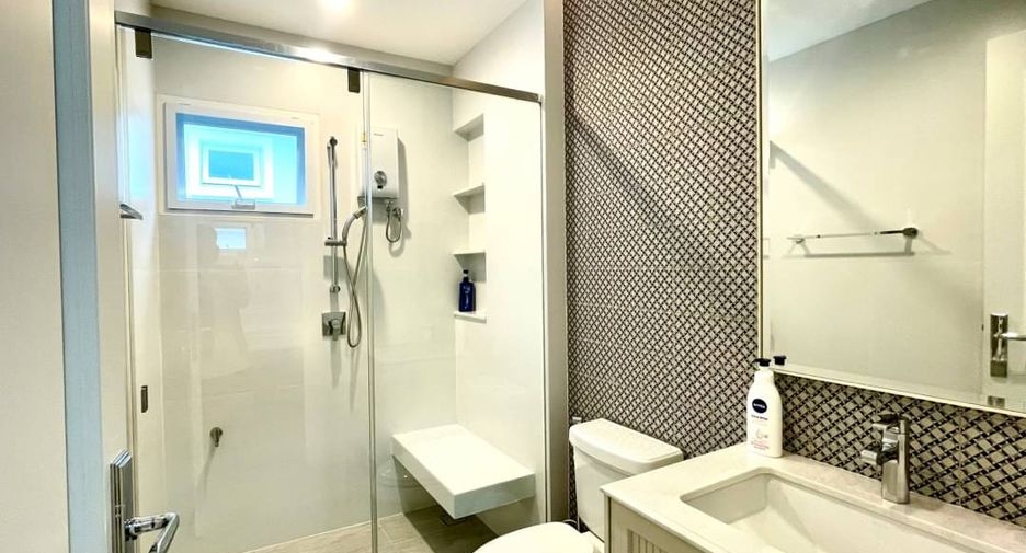 For sale 4 bedrooms house in Mueang Chiang Mai, Chiang Mai