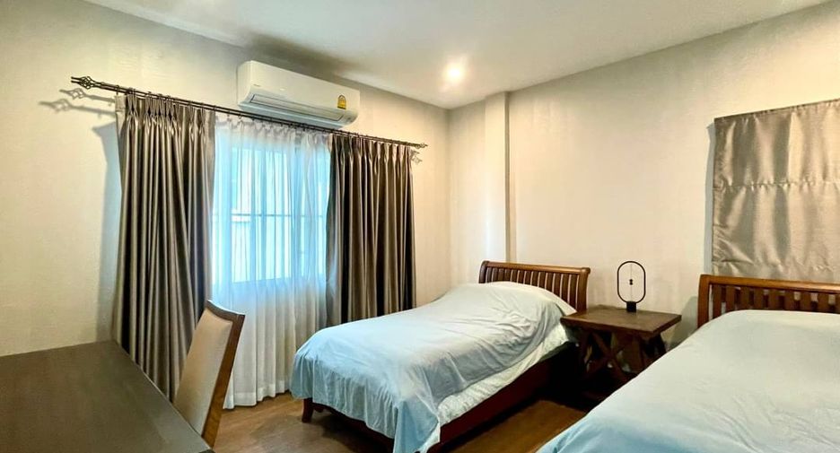 For sale 4 bedrooms house in Mueang Chiang Mai, Chiang Mai