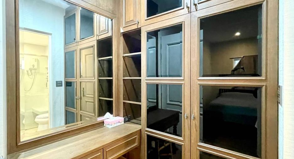 For sale 4 bedrooms house in Mueang Chiang Mai, Chiang Mai