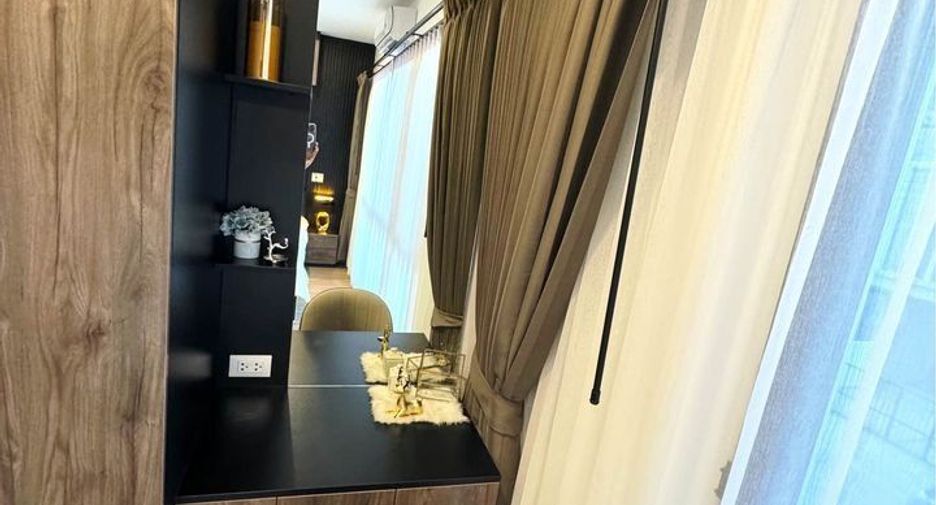 For rent 3 bedrooms townhouse in Saphan Sung, Bangkok