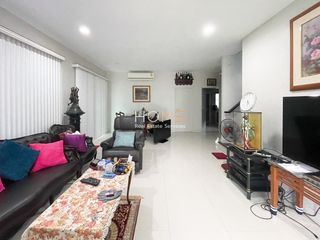 For sale 4 Beds house in Bangkok Noi, Bangkok