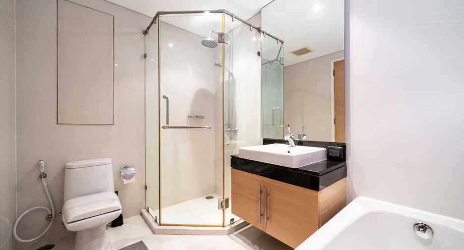 For rent and for sale 2 bedrooms condo in Khlong Toei, Bangkok