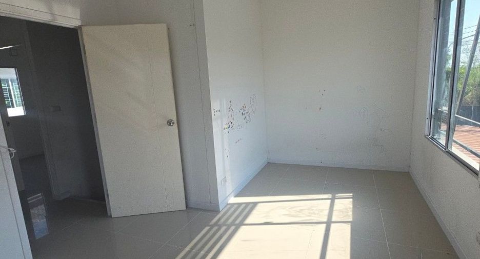 For sale 3 bedrooms townhouse in Khlong Luang, Pathum Thani