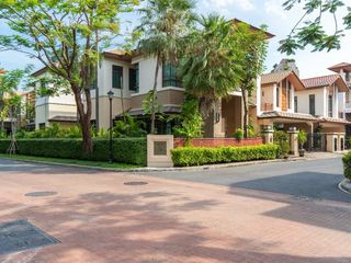 For rent そして for sale 4 Beds house in Watthana, Bangkok