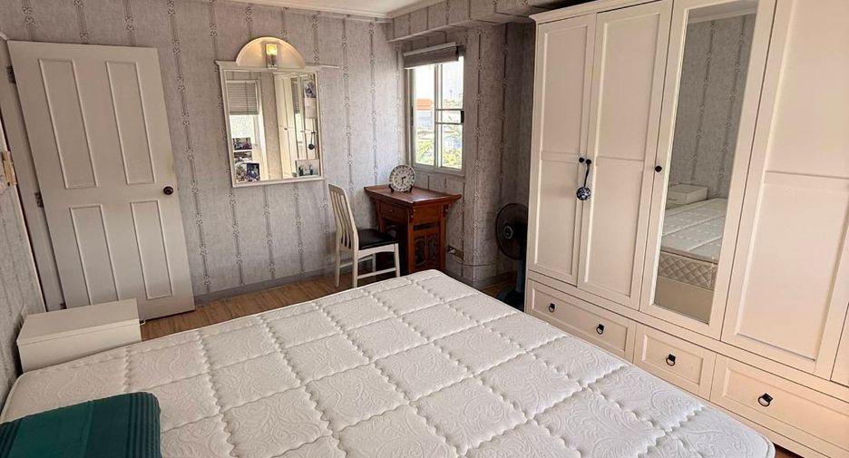 For sale 2 bedrooms condo in Saphan Sung, Bangkok