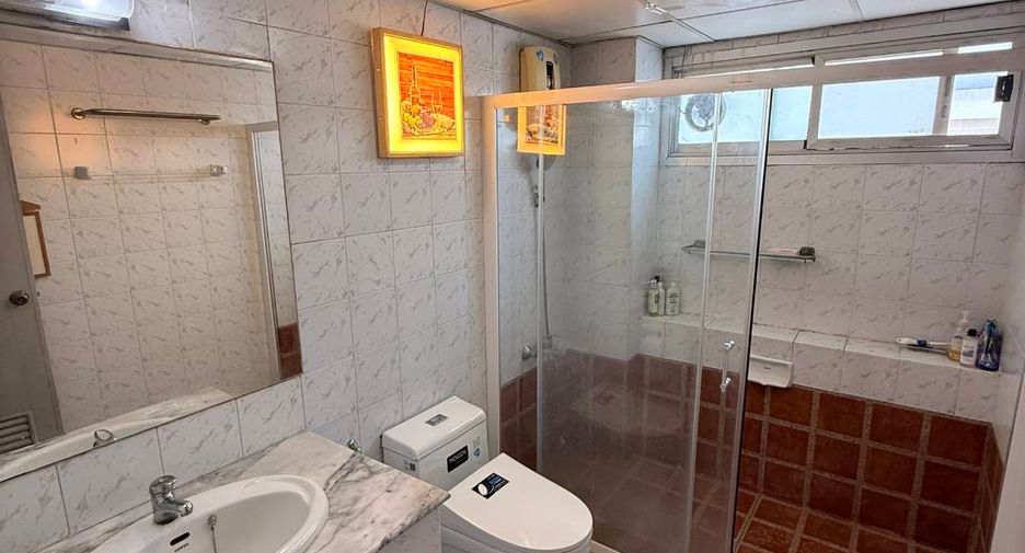 For sale 2 bedrooms condo in Saphan Sung, Bangkok