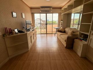 For sale 2 ベッドルーム condo in Saphan Sung, Bangkok