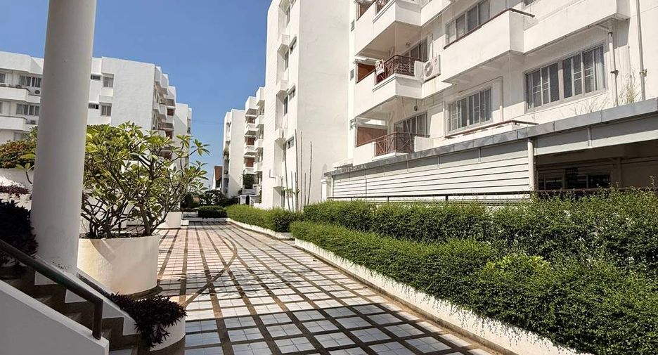 For sale 2 bedrooms condo in Saphan Sung, Bangkok