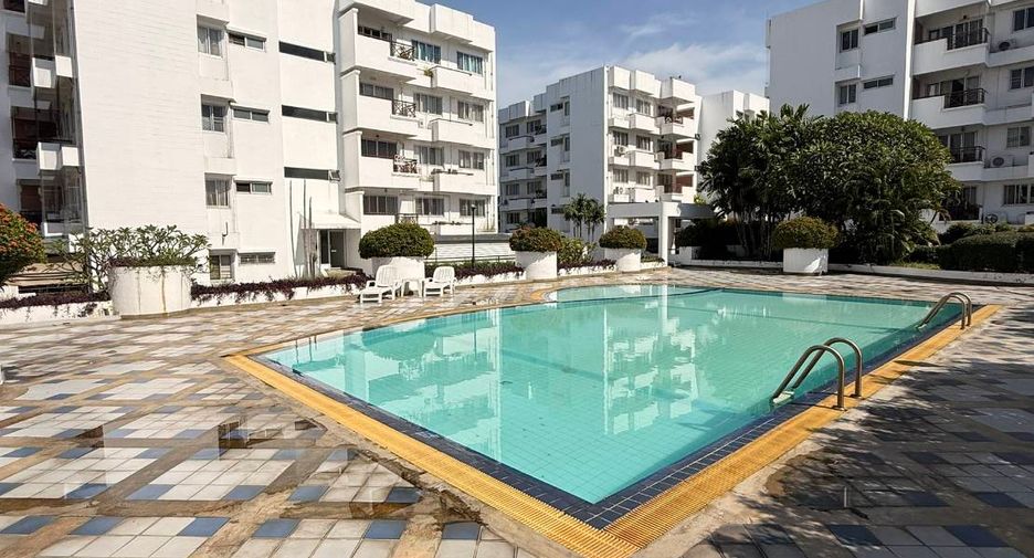For sale 2 bedrooms condo in Saphan Sung, Bangkok
