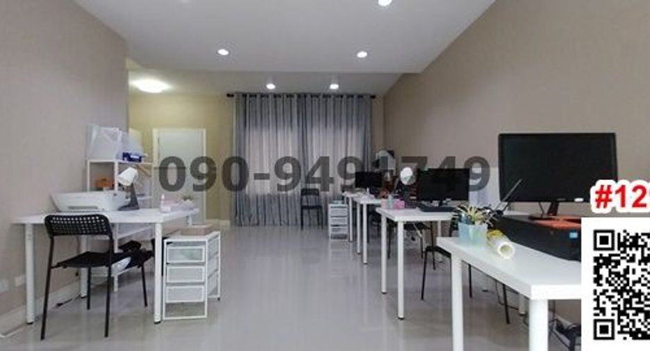For rent 3 bedrooms townhouse in Prawet, Bangkok