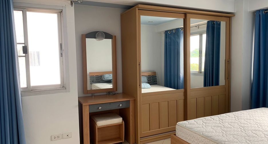 For rent 2 bedrooms condo in Saphan Sung, Bangkok