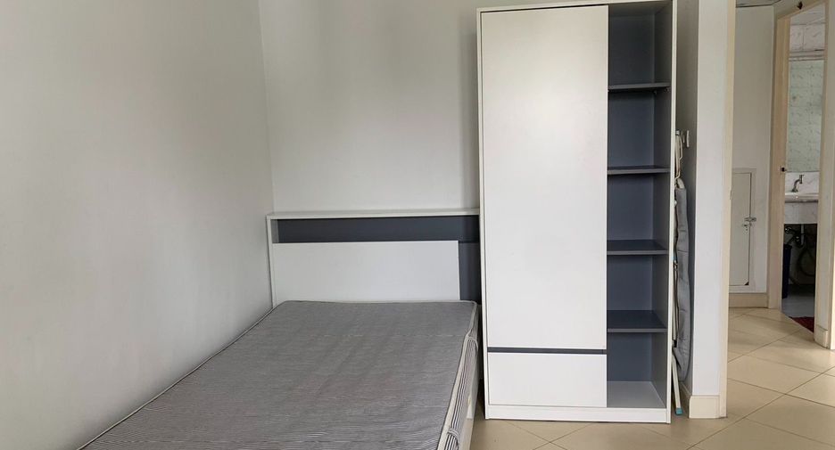 For rent 2 bedrooms condo in Saphan Sung, Bangkok
