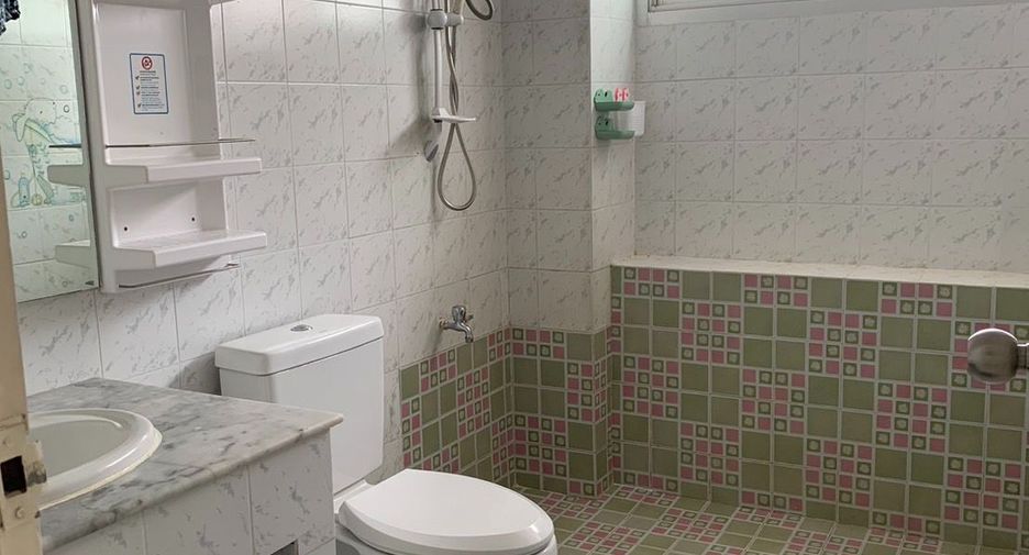 For rent 2 bedrooms condo in Saphan Sung, Bangkok