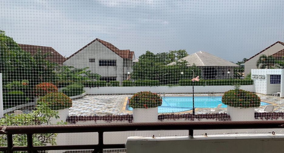 For rent 2 bedrooms condo in Saphan Sung, Bangkok