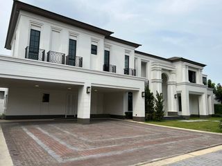 For sale 5 Beds house in Suan Luang, Bangkok