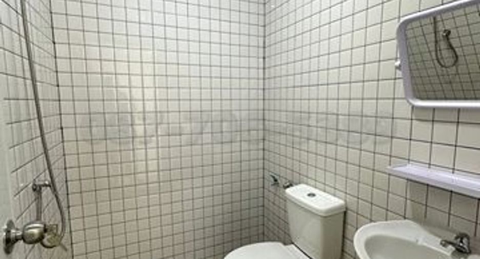 出售 2 卧室 联排别墅 在 Sai Mai, 曼谷