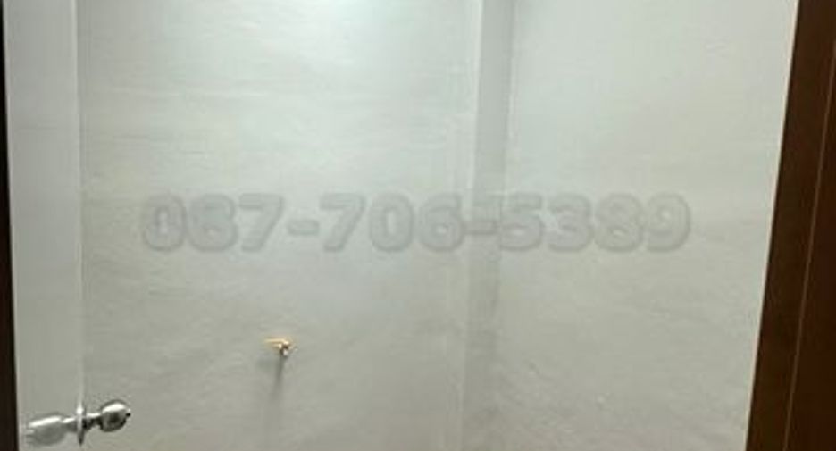出售 2 卧室 联排别墅 在 Sai Mai, 曼谷