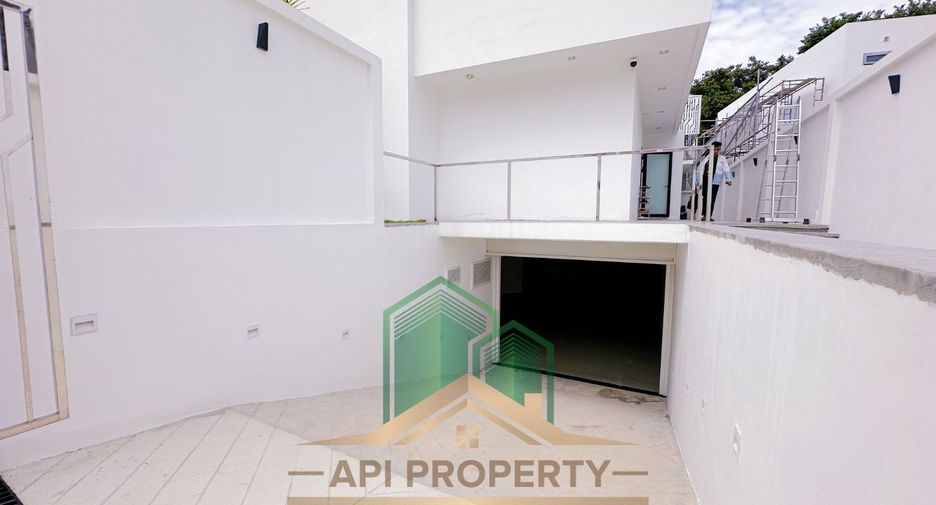 For sale 6 bedrooms house in Bang Lamung, Chonburi