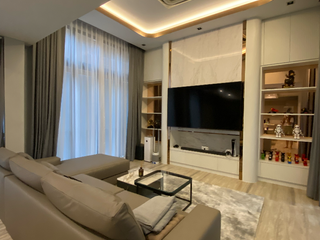 For sale 4 Beds house in Watthana, Bangkok