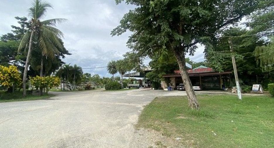 出售 土地 在 Phanat Nikhom, Chon Buri