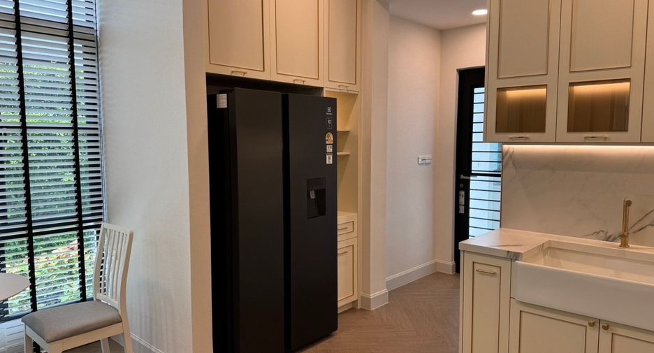 For rent 4 bedrooms house in Saphan Sung, Bangkok
