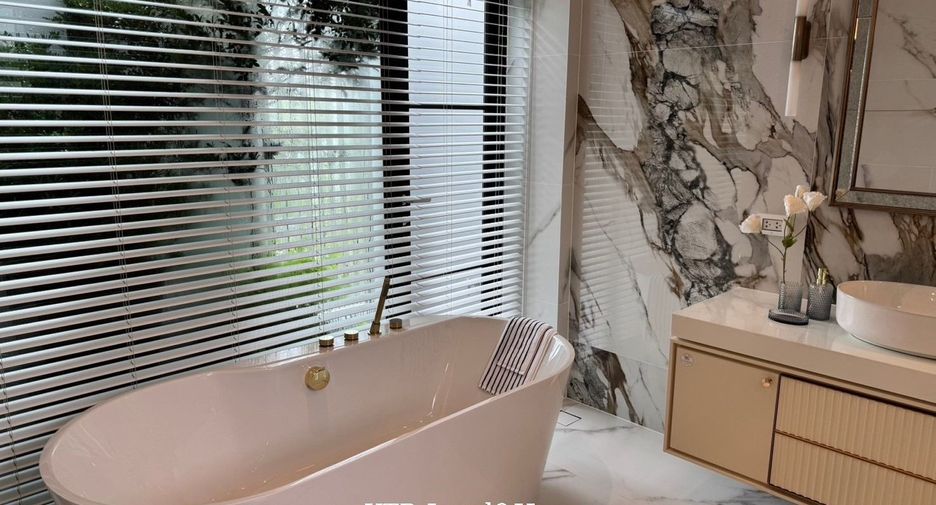 For rent 4 bedrooms house in Saphan Sung, Bangkok