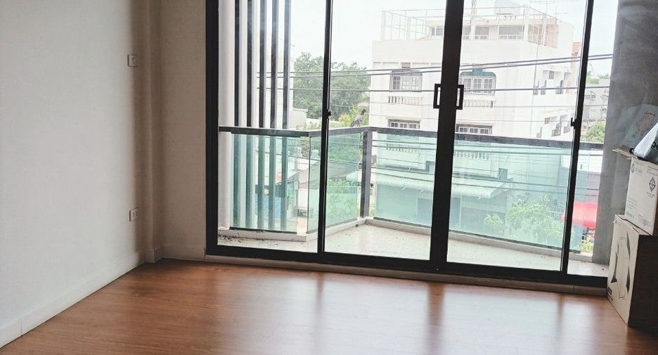 For rent and for sale 4 bedrooms retail Space in Mueang Nakhon Ratchasima, Nakhon Ratchasima