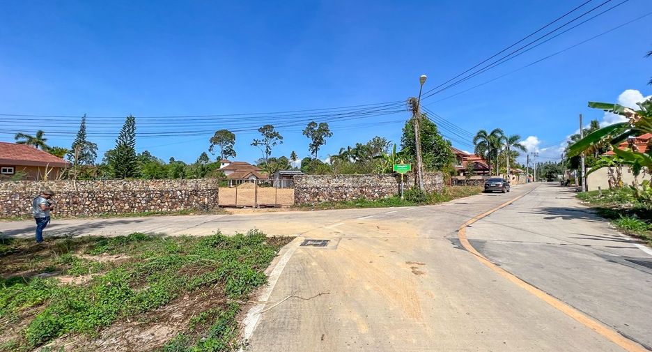 出售 土地 在 Sattahip, Chon Buri
