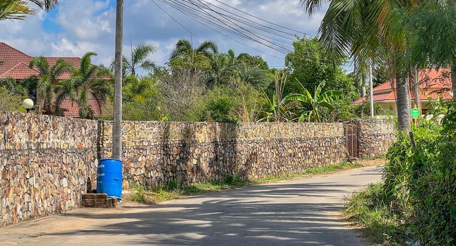 出售 土地 在 Sattahip, Chon Buri