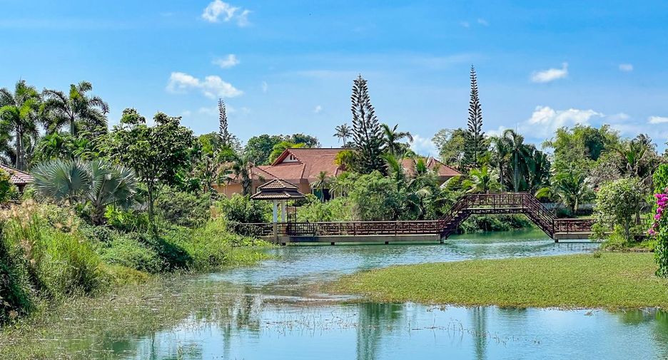 出售 土地 在 Sattahip, Chon Buri