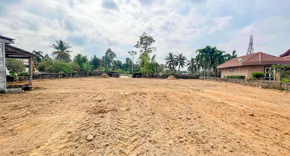 出售 土地 在 Sattahip, Chon Buri