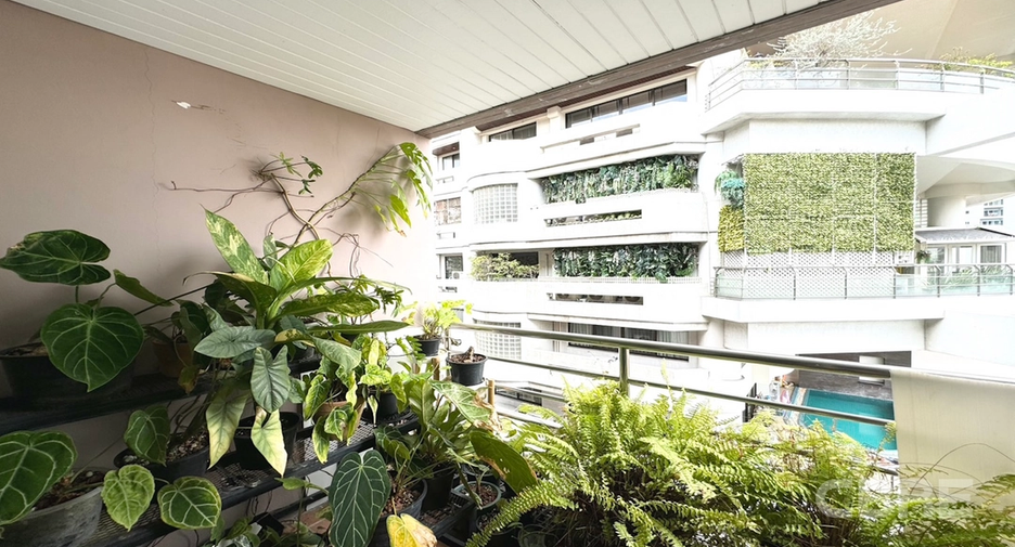 For sale 2 ベッドルーム condo in Khlong Toei, Bangkok