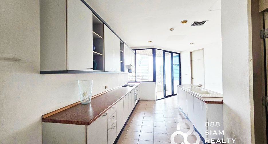 Condo en venta de 3 habitaciones en Yan Nawa, Bangkok
