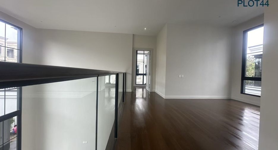 For sale 4 bedrooms house in Saphan Sung, Bangkok