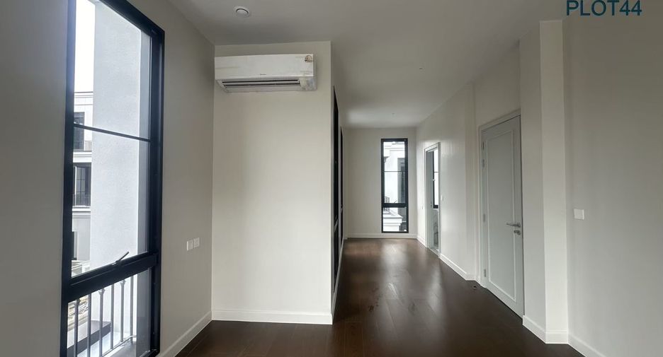 For sale 4 bedrooms house in Saphan Sung, Bangkok