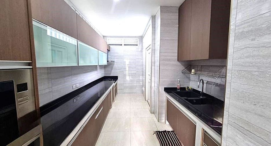 For sale 4 bedrooms house in Prawet, Bangkok
