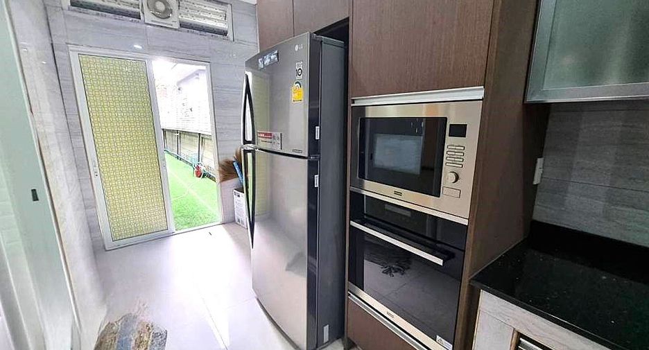 For sale 4 bedrooms house in Prawet, Bangkok