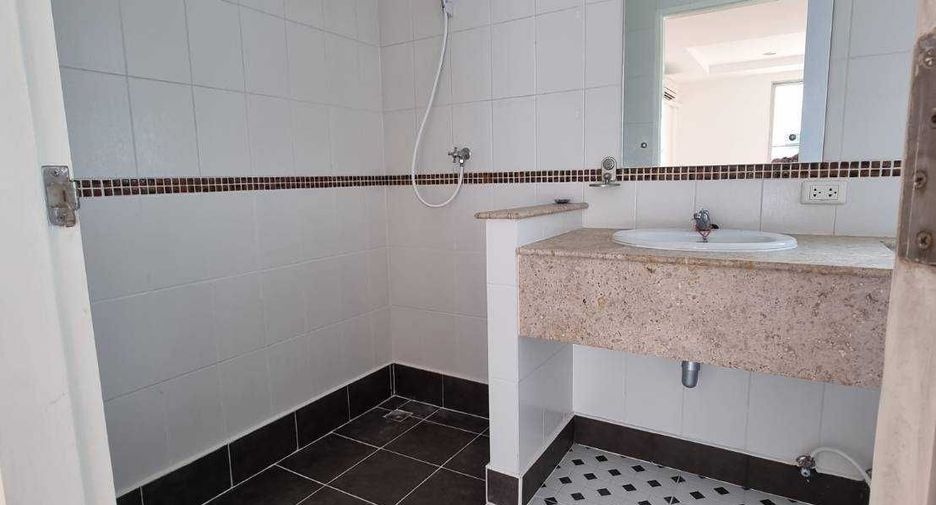 For sale 3 bedrooms townhouse in Mueang Nonthaburi, Nonthaburi