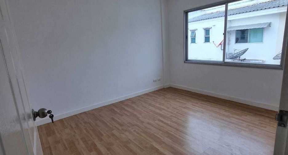 For sale 3 bedrooms townhouse in Mueang Nonthaburi, Nonthaburi