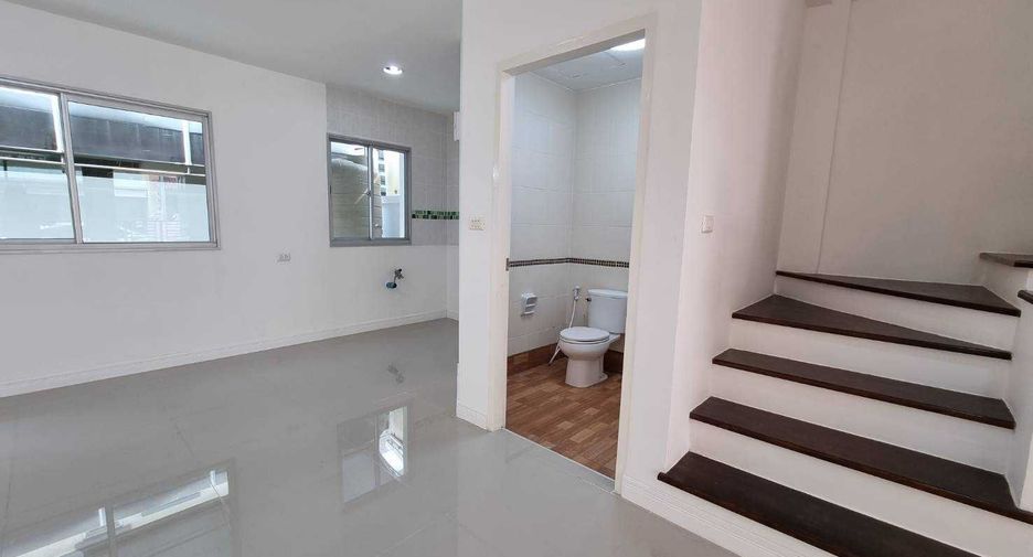 For sale 3 bedrooms townhouse in Mueang Nonthaburi, Nonthaburi