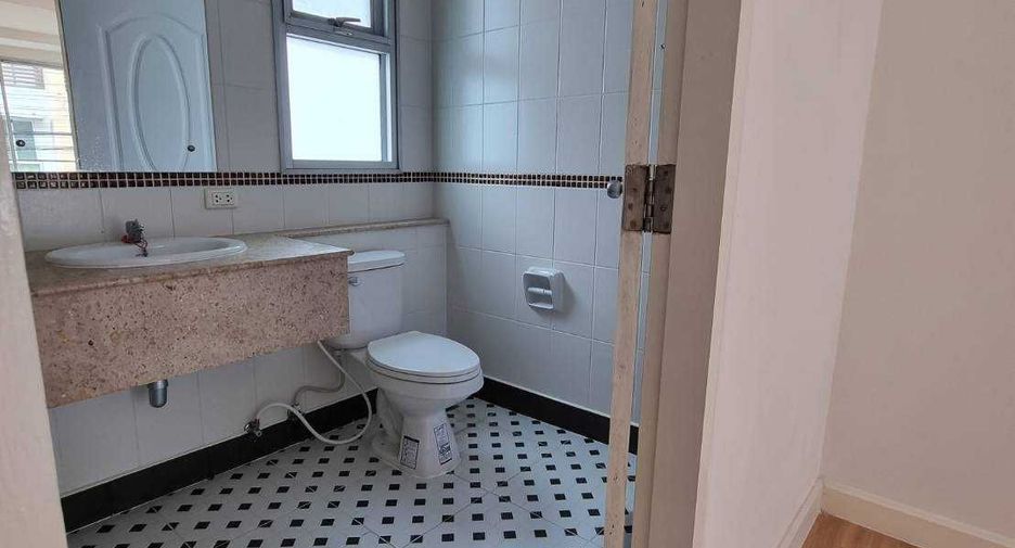 For sale 3 bedrooms townhouse in Mueang Nonthaburi, Nonthaburi