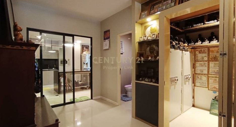 For sale 3 ベッドルーム townhouse in Bang Kho Laem, Bangkok