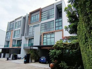 出售 3 卧室 联排别墅 在 Bang Kho Laem, 曼谷