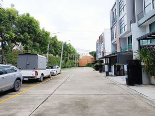 出售 3 卧室 联排别墅 在 Bang Kho Laem, 曼谷