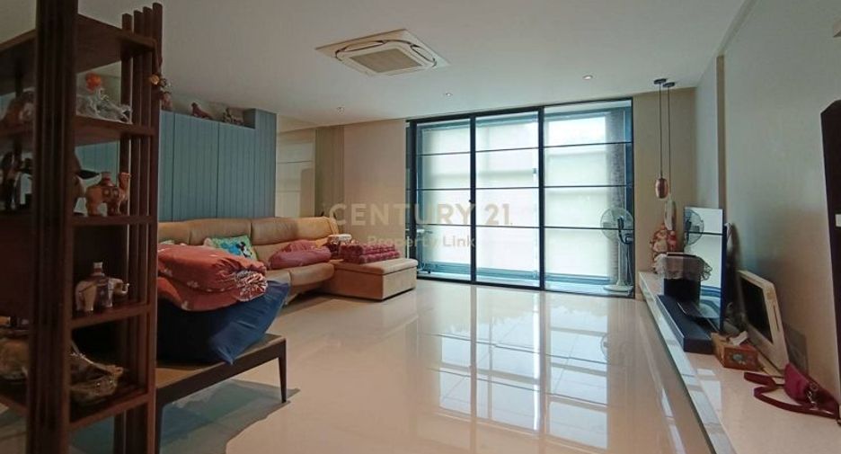For sale 3 ベッドルーム townhouse in Bang Kho Laem, Bangkok