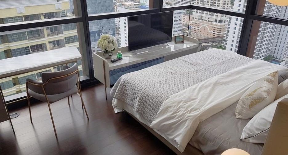 For rent and for sale 2 bedrooms condo in Pathum Wan, Bangkok