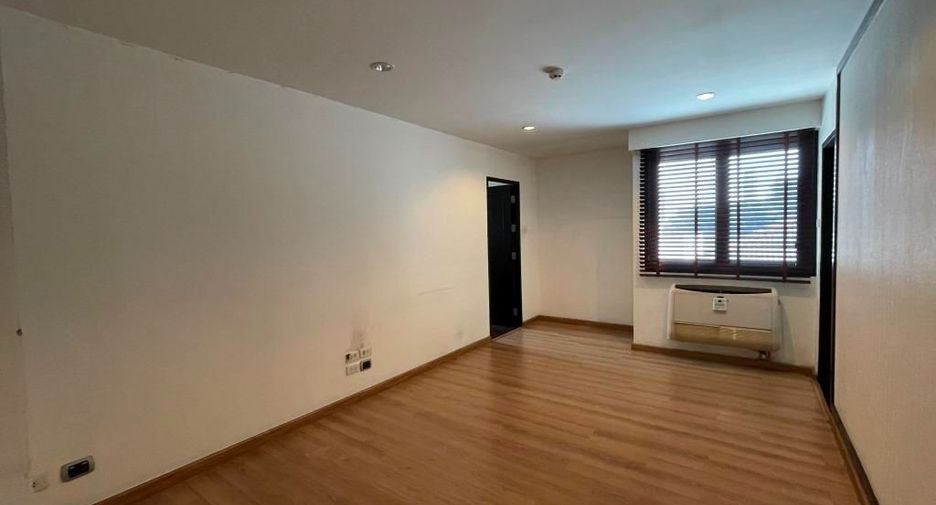For rent 3 bedrooms apartment in Pathum Wan, Bangkok