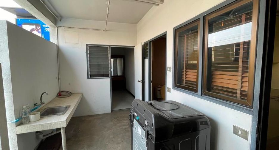 For rent 3 bedrooms apartment in Pathum Wan, Bangkok