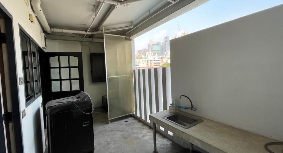 For rent 3 bedrooms apartment in Pathum Wan, Bangkok