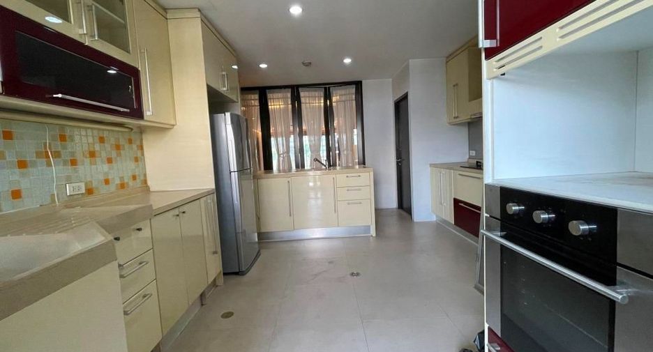 For rent 3 bedrooms apartment in Pathum Wan, Bangkok
